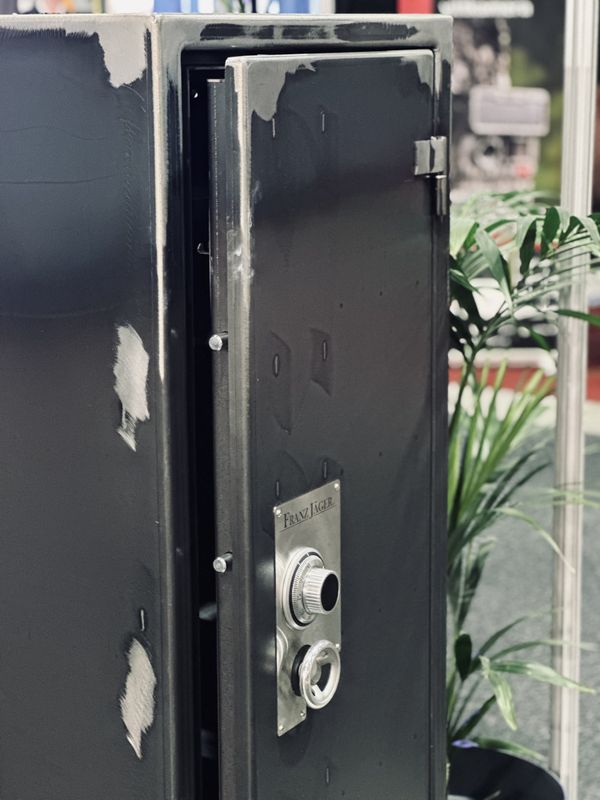 Franz Jäger Våpenskap 8/16 Mec Excl Raw 2026